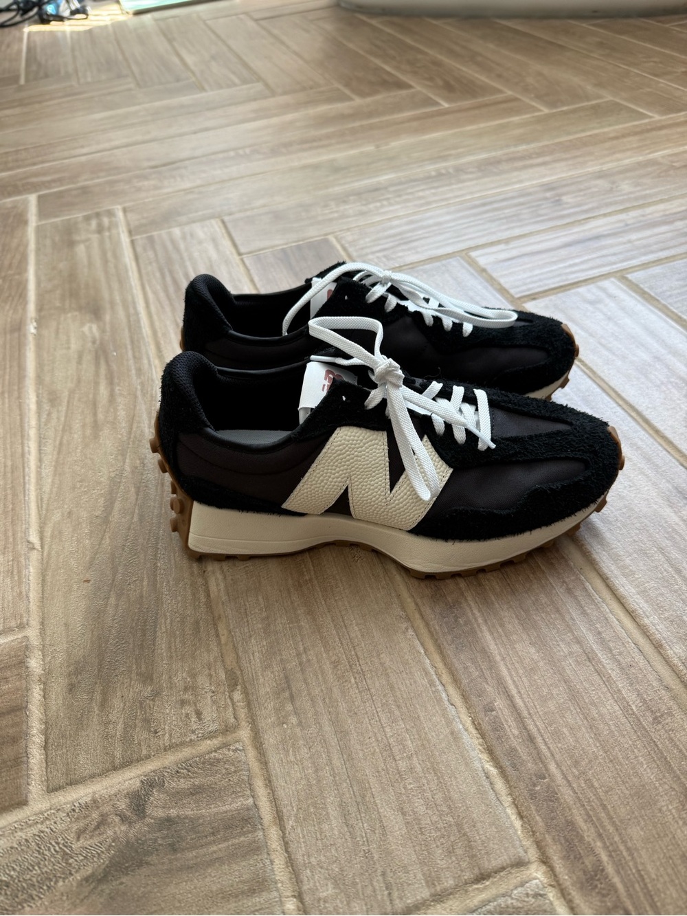New Balance Women’s 327 size 8.5